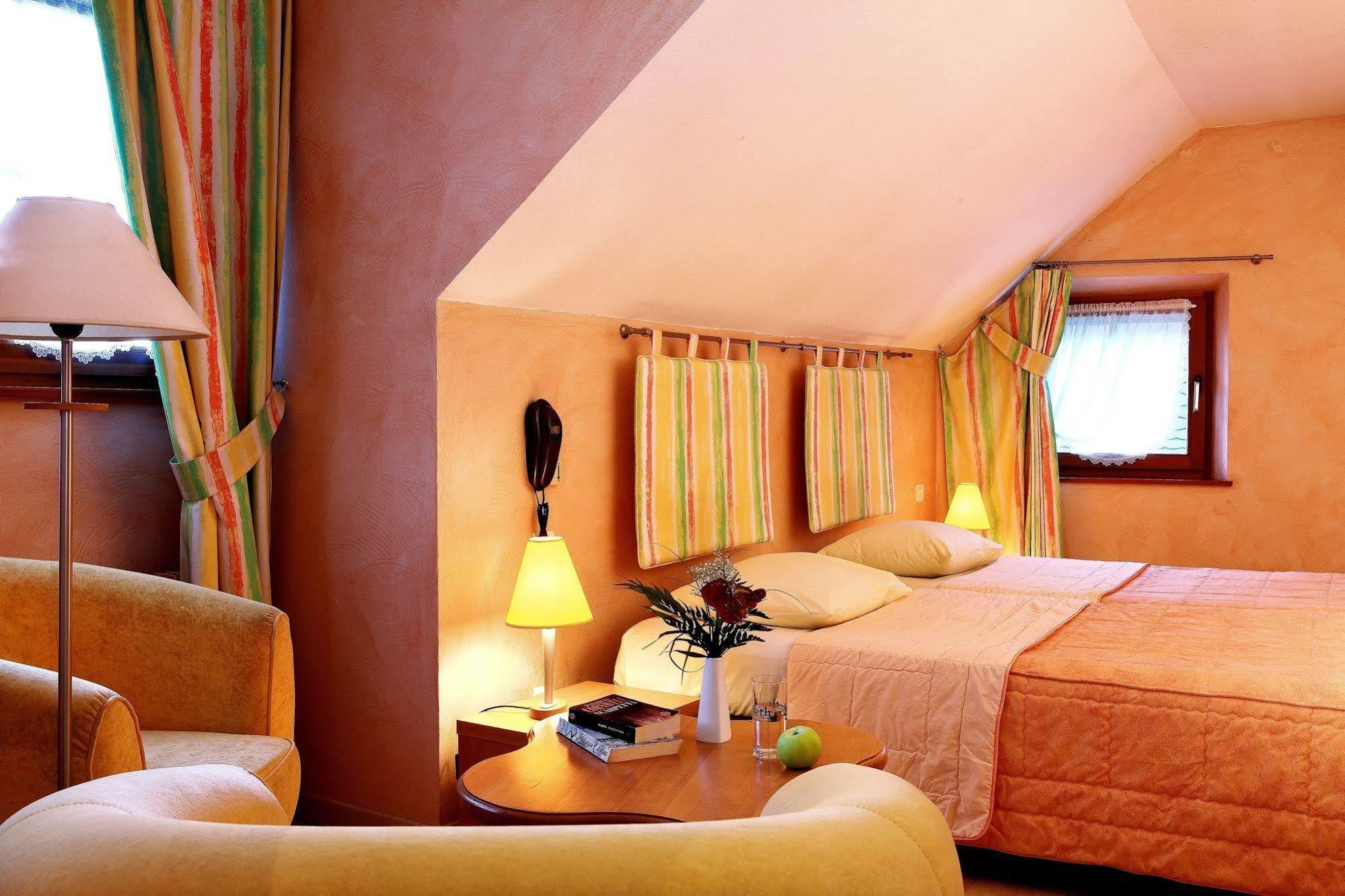 Hotel A La Vignette - Colmar-Nord 상띠뽈리뜨 외부 사진